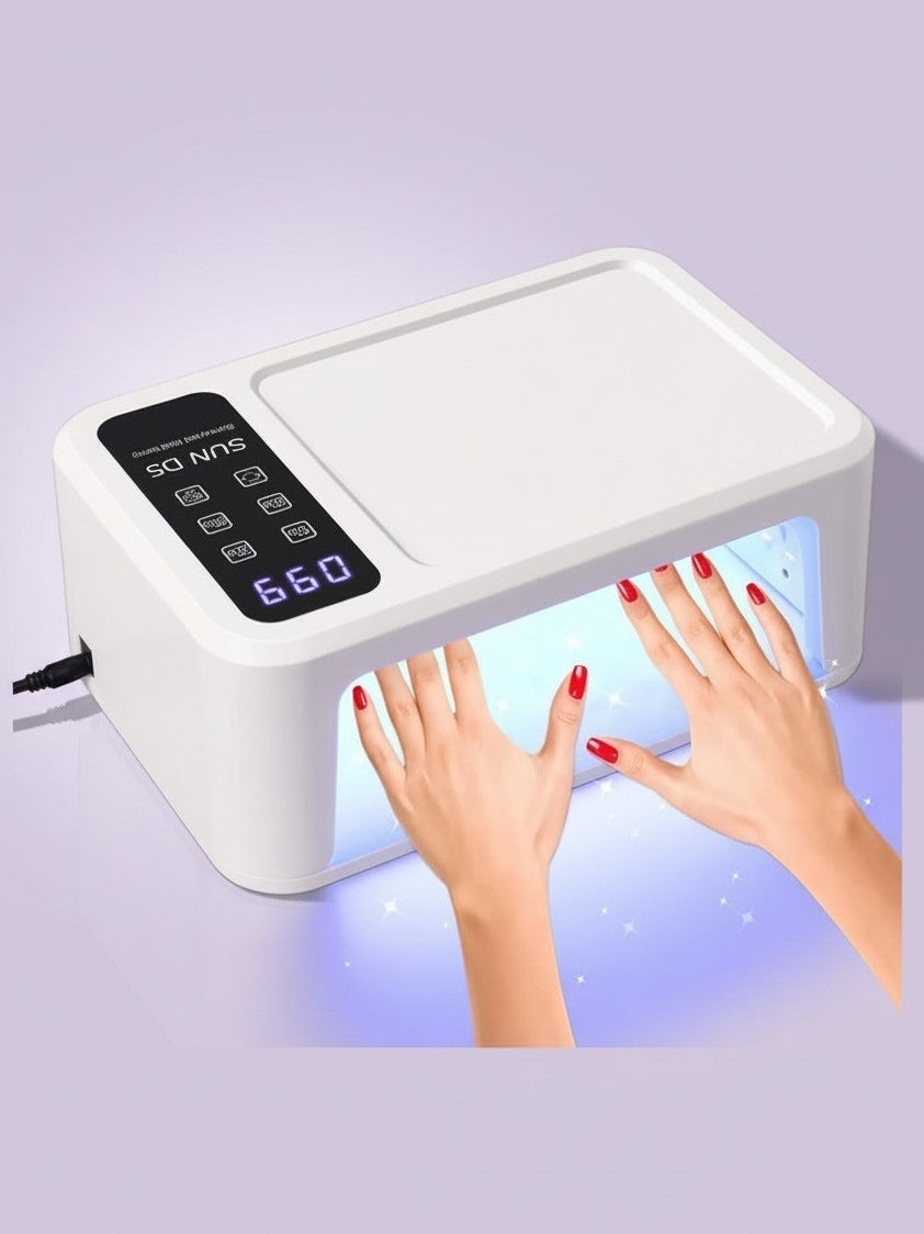 GlowCleanNails UV/LED-Nagellampe in Weiß mit Sensor, Timer-Display und Händen während der Gel-Aushärtung